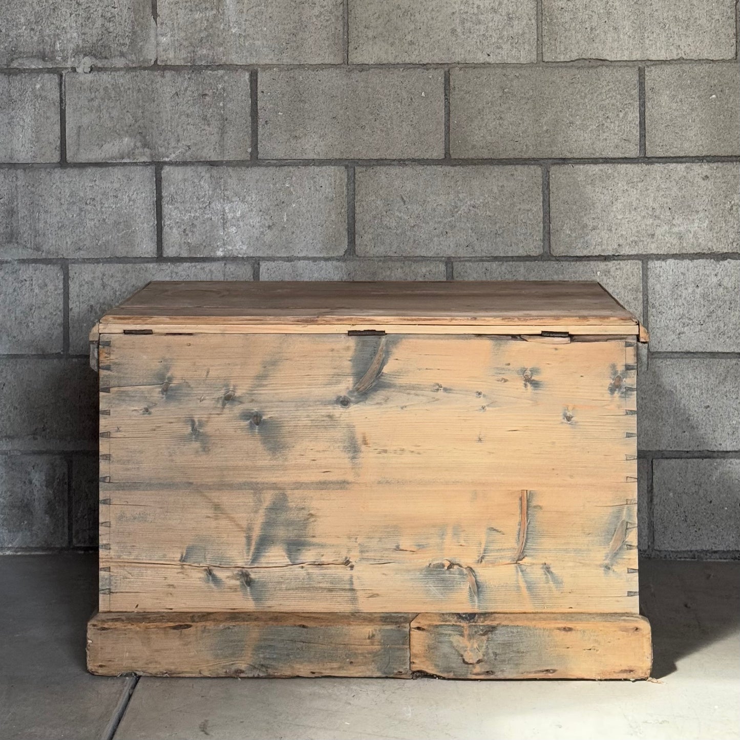 Olde English Pine Trunk