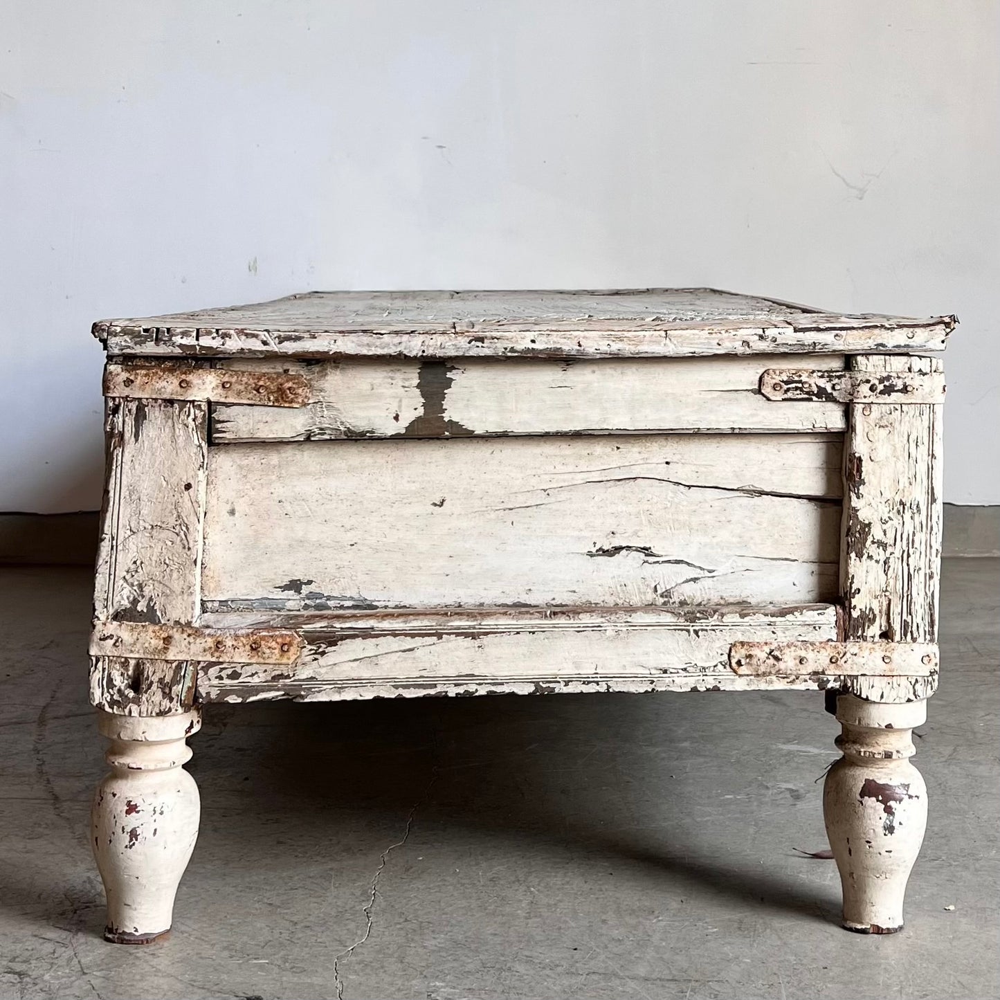 Harvard Vintage Coffee Table