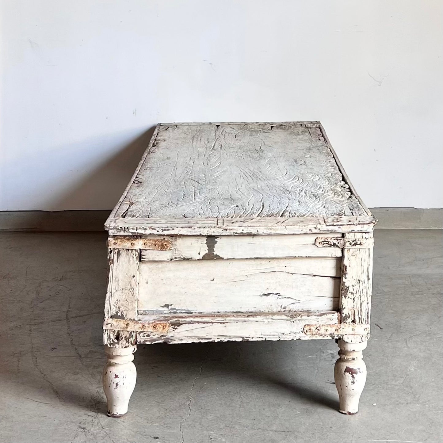 Harvard Vintage Coffee Table