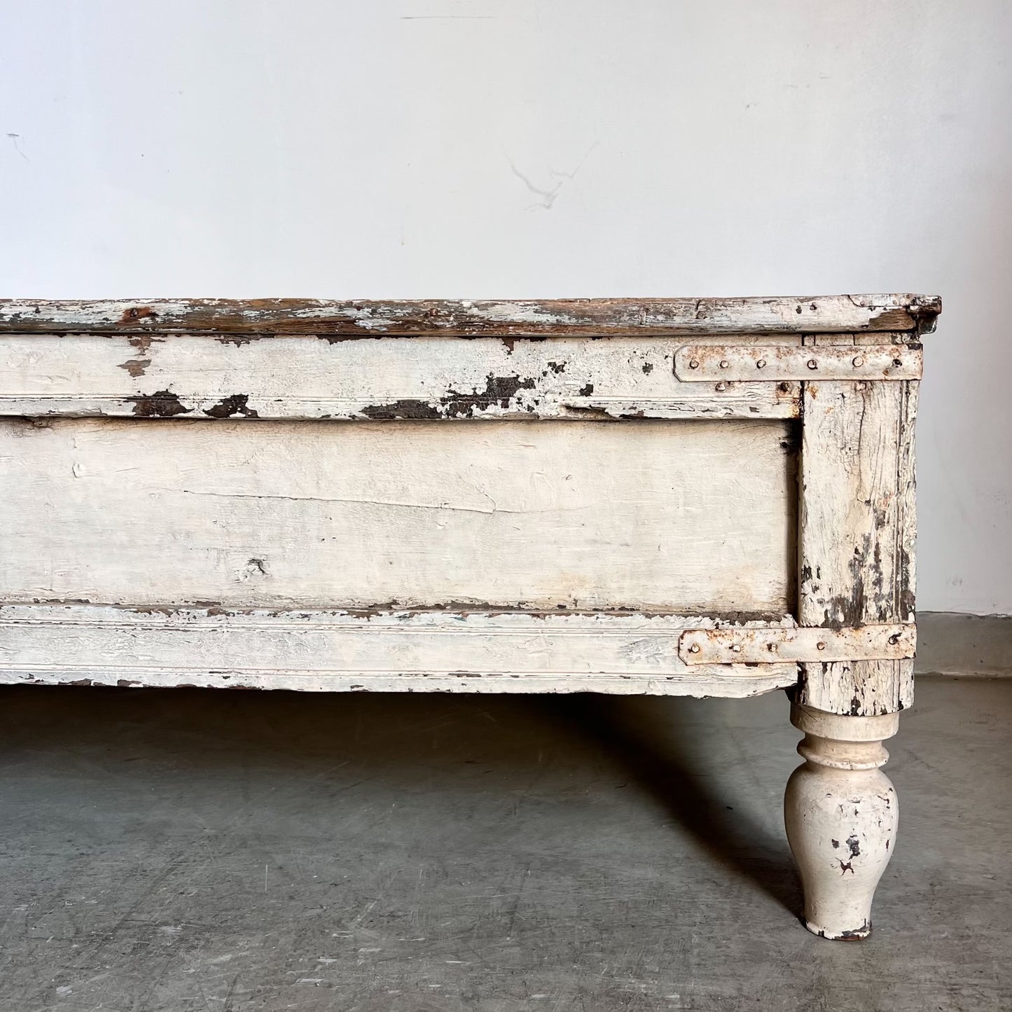 Harvard Vintage Coffee Table