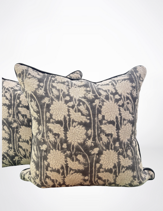 Lilia Pillow-Black/Gray