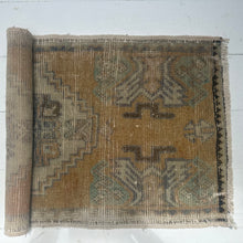 Load image into Gallery viewer, Anya Vintage Turkish Rug