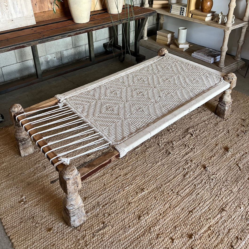 The Injiri Daybed