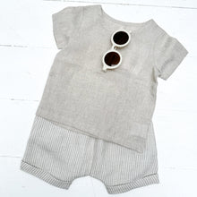 Load image into Gallery viewer, natural colored kid&#39;s linen shirt with three buttons
