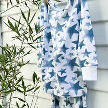 Load image into Gallery viewer, white kid&#39;s pajama set with blue stars