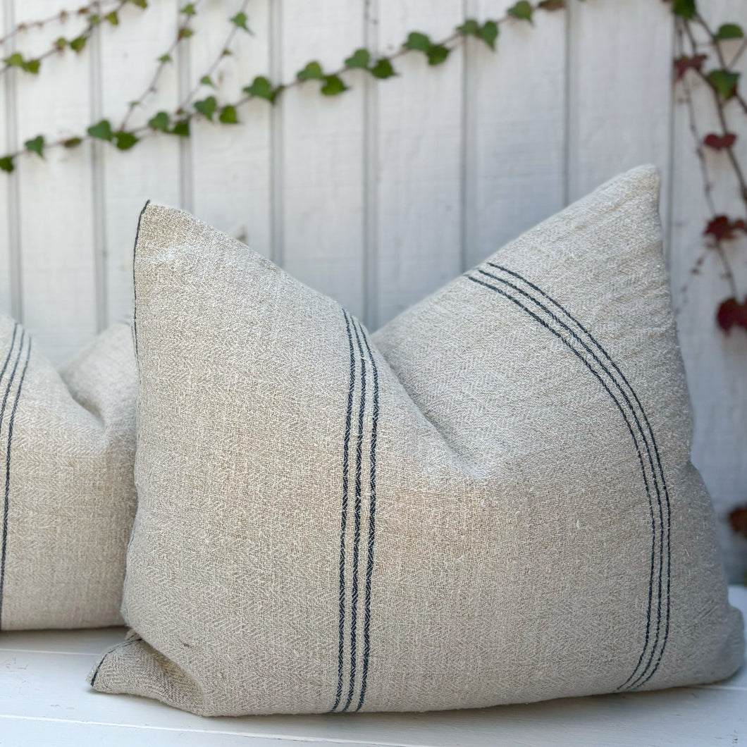 Six Bandes Grain de Sac Pillow