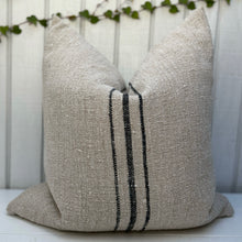 Load image into Gallery viewer, Trois Bandes Grain Sac Pillow