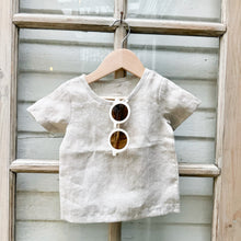 Load image into Gallery viewer, natural colored kid&#39;s linen shirt with three buttons