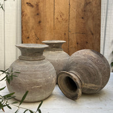 Load image into Gallery viewer, Round Madera Wood pots