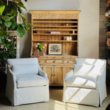 Load image into Gallery viewer, The Levine Chair