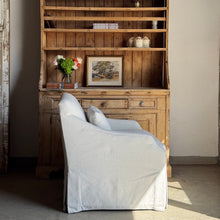 Load image into Gallery viewer, The Levine Chair