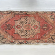 Load image into Gallery viewer, Isra Vintage Turkish Rug