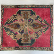Load image into Gallery viewer, Arda Vintage Turkish Rug
