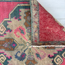 Load image into Gallery viewer, Arda Vintage Turkish Rug
