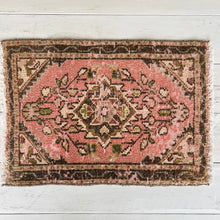 Load image into Gallery viewer, Bahar Vintage Turkish Rug