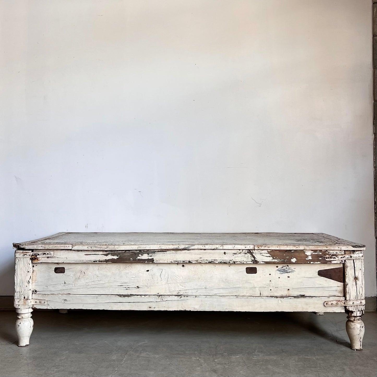 Harvard Vintage Coffee Table