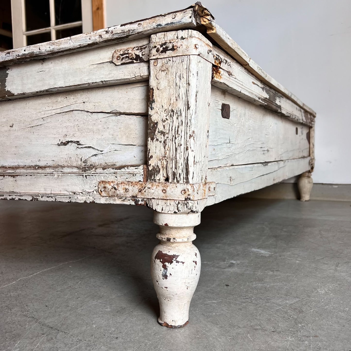 Harvard Vintage Coffee Table