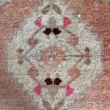 Load image into Gallery viewer, Audra Vintage Rug
