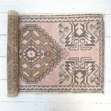Load image into Gallery viewer, Beyza Vintage Rug
