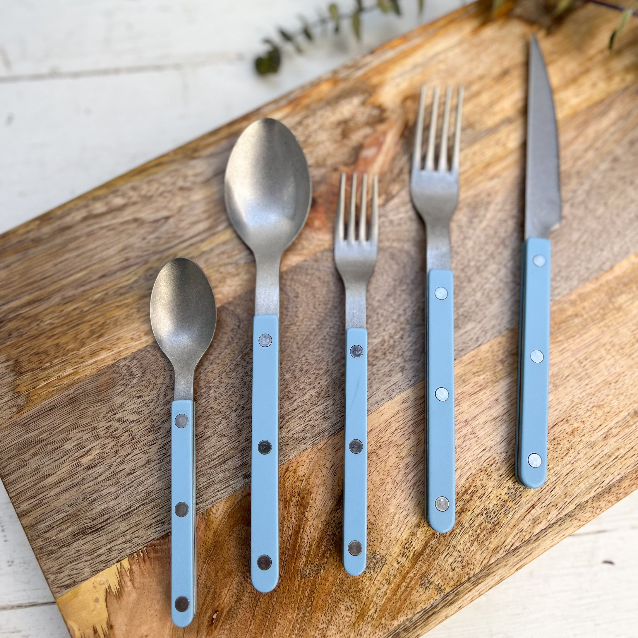 stainless steel silverware set, teaspoon, soup spoon, salad fork, dinner fork and knife, with blue handles