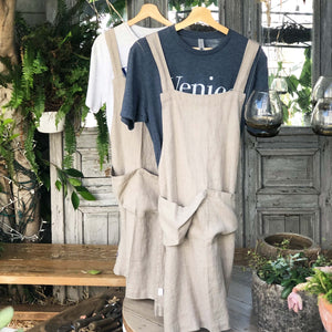 linen cross back apron with front pockets