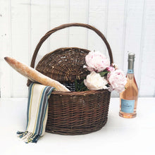 Load image into Gallery viewer, brown wicker picnic basket with top and handle