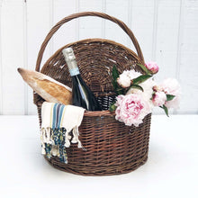 Load image into Gallery viewer, brown wicker picnic basket with top and handle